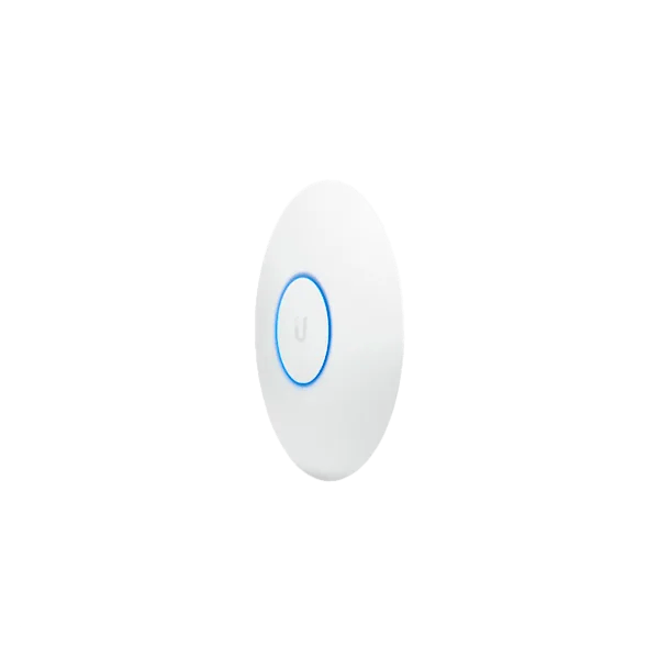Un punto de acceso inalámbrico Ubiquiti U6 LR blanco sobre un fondo blanco.